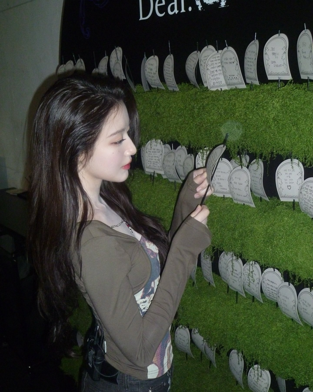 Shuhua in a stylish outfit