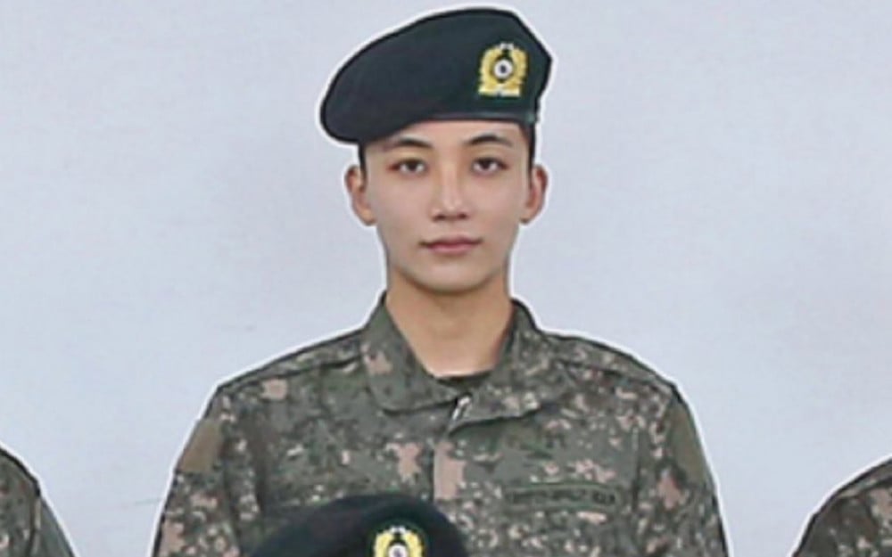 Fans and netizens stunned by Seventeen's Jeonghan in latest military photo
