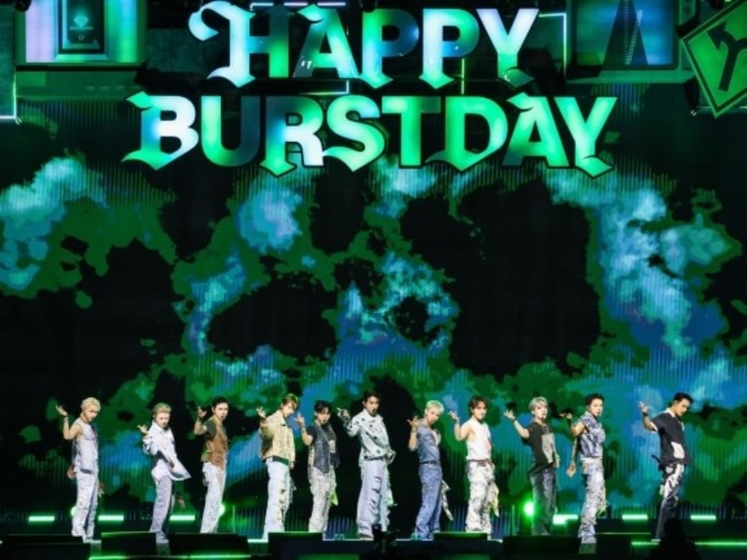 SEVENTEEN becomes first K-pop artist to hold a concert on Jamsu Bridge