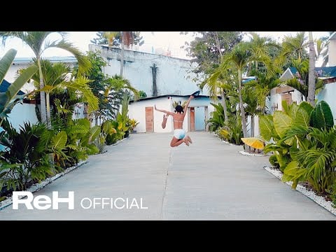 Hyolyn releases Music Video for new summer single “YOU AND I”