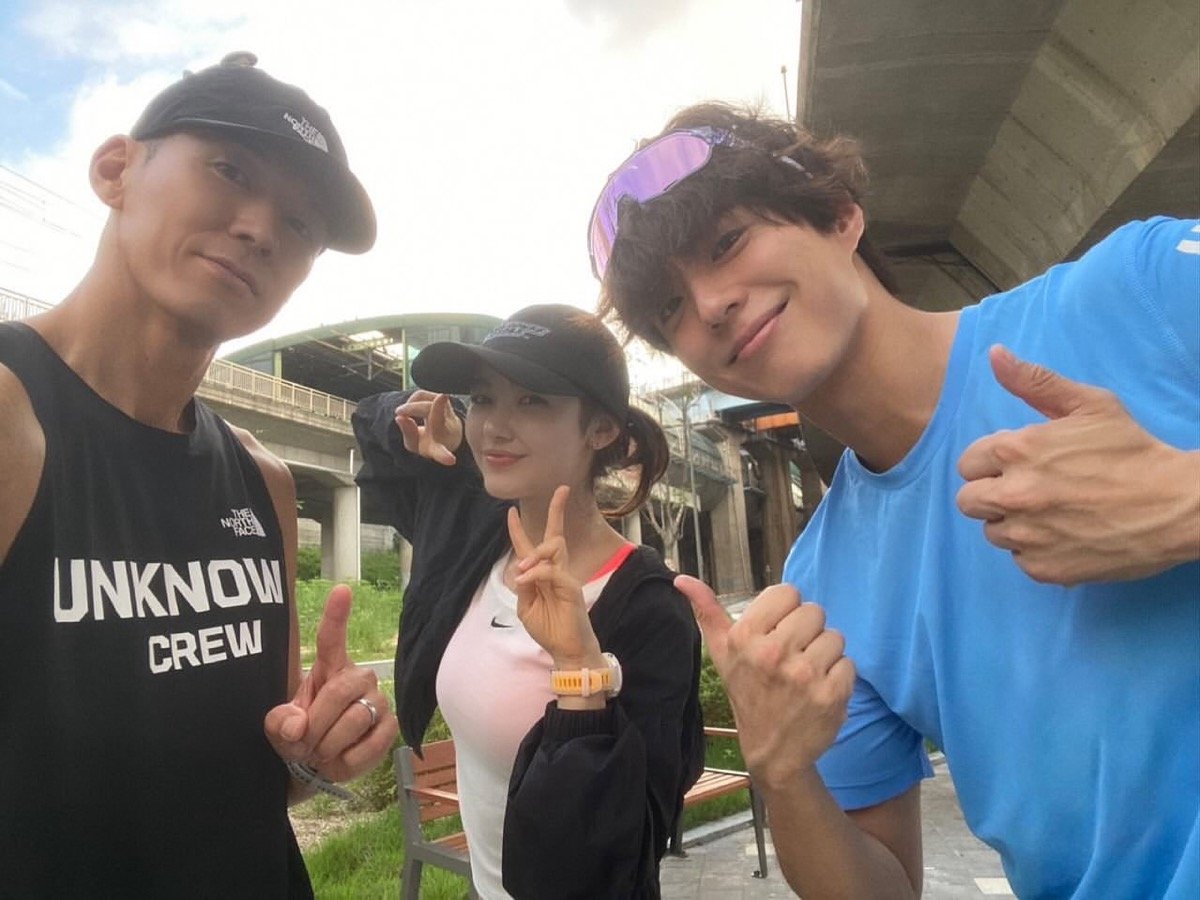 NewJeans’ Danielle joins Park Bo Gum and Sean for early morning run