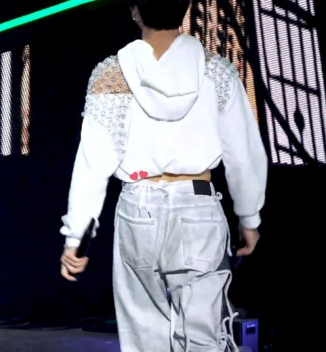 Close-up of Han’s shoelace belt