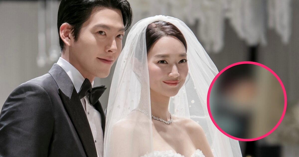 Kim Woo Bin and Shin Min Ah on honeymoon