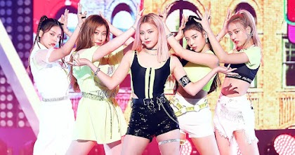 ITZY group photo