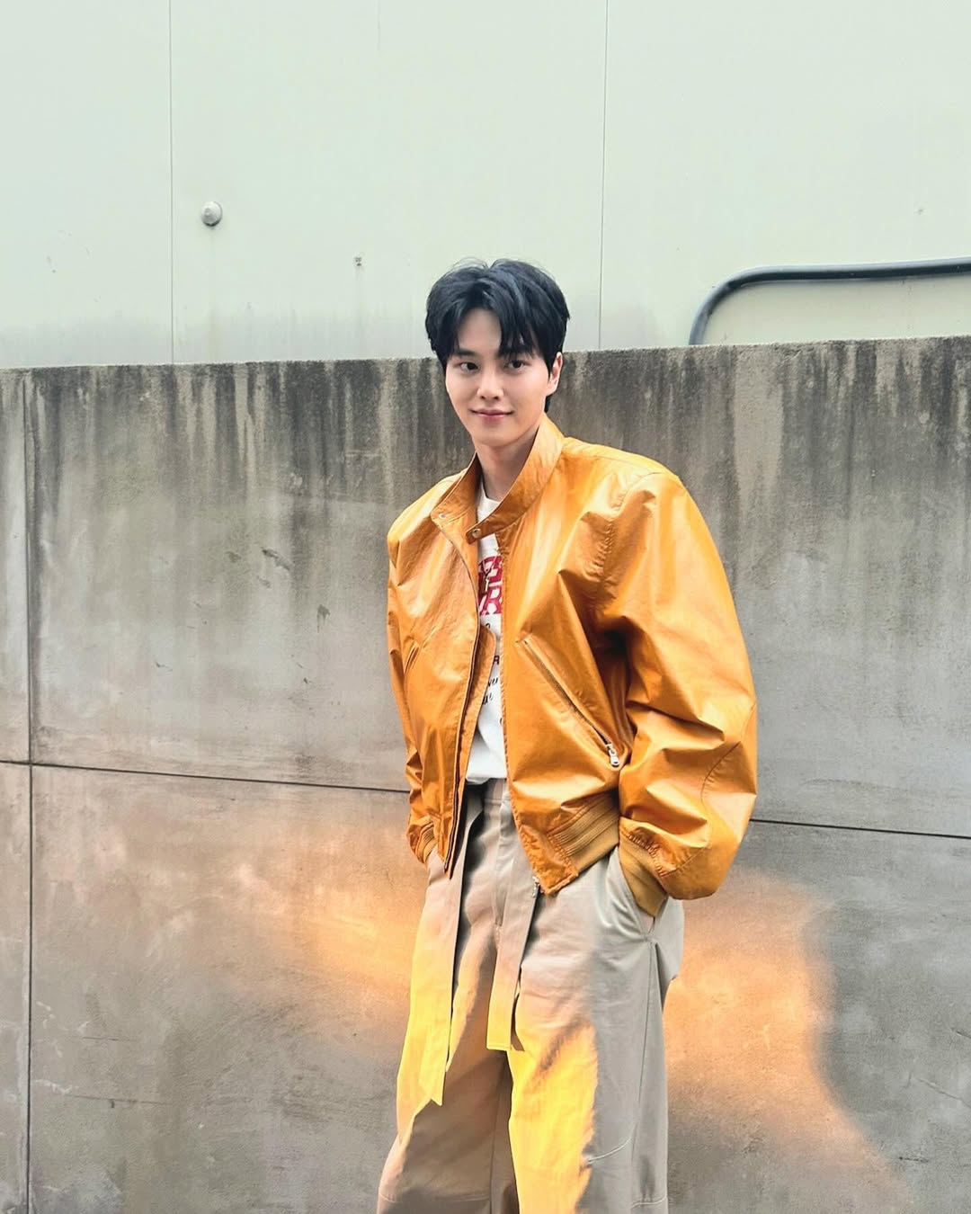 Song Kang and Lee Jun Young close moment