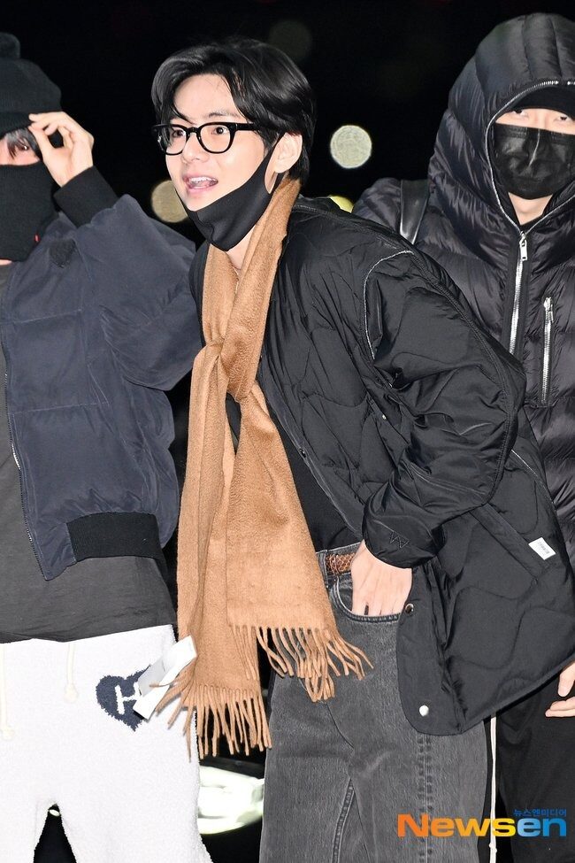 V filming with reporter’s camera