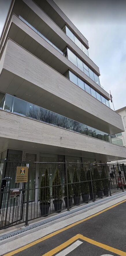 Current building used as Embassy of Iraq.
