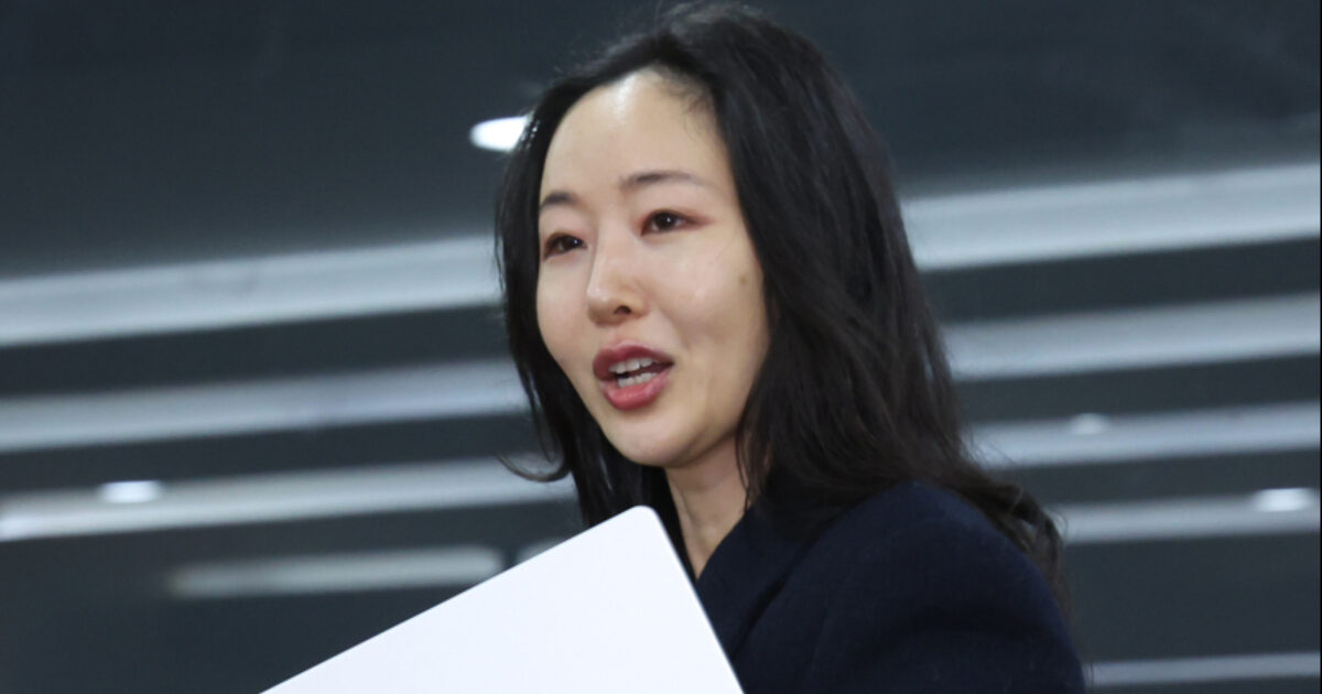 Min Hee Jin press conference