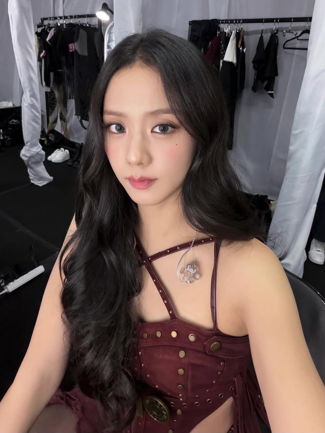 Jisoo before makeup