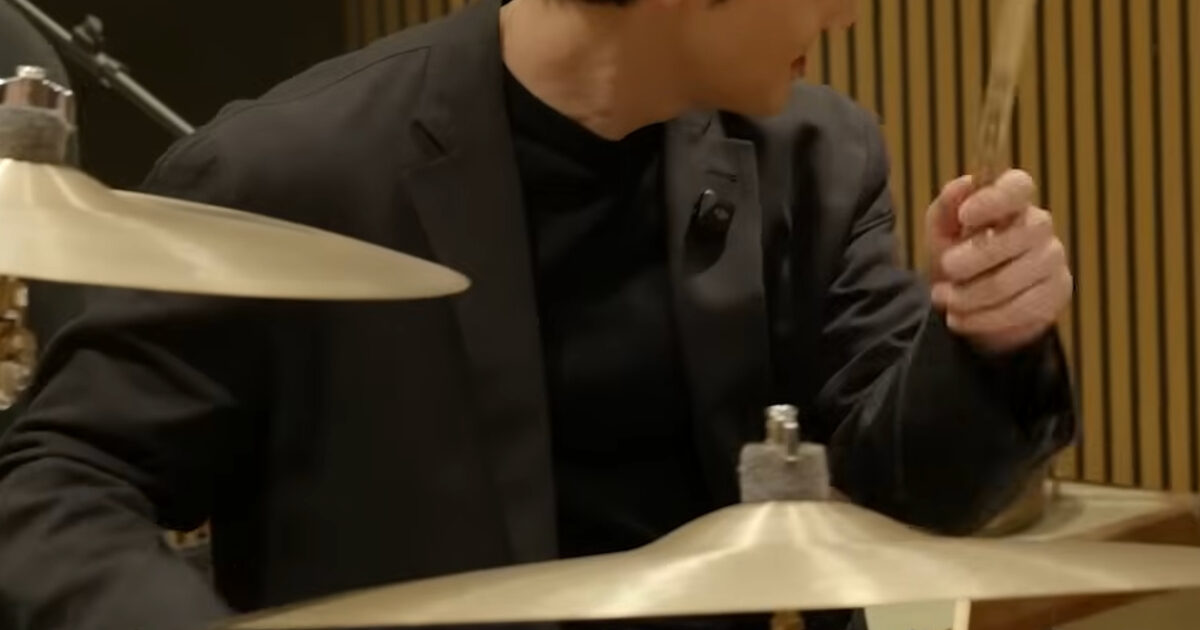 Kim Jun Han Performs