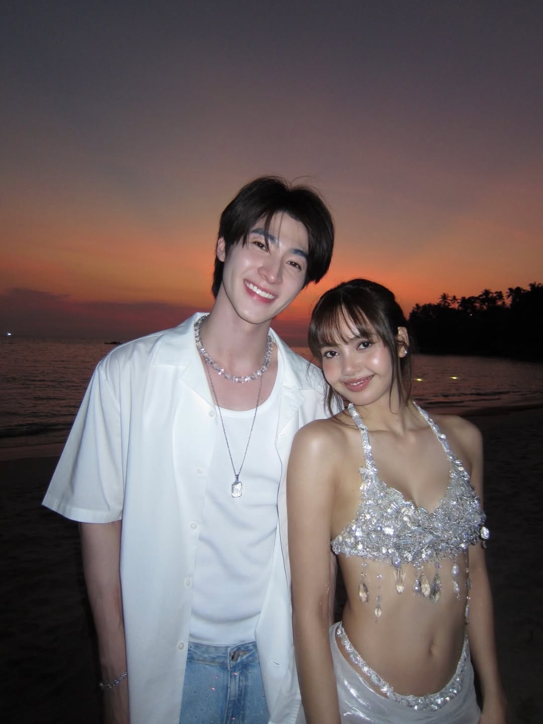 Beach party with Lisa and Blue Pongtiwat