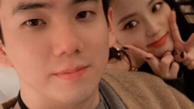 Jisoo and her brother, Kim Jung Hun.