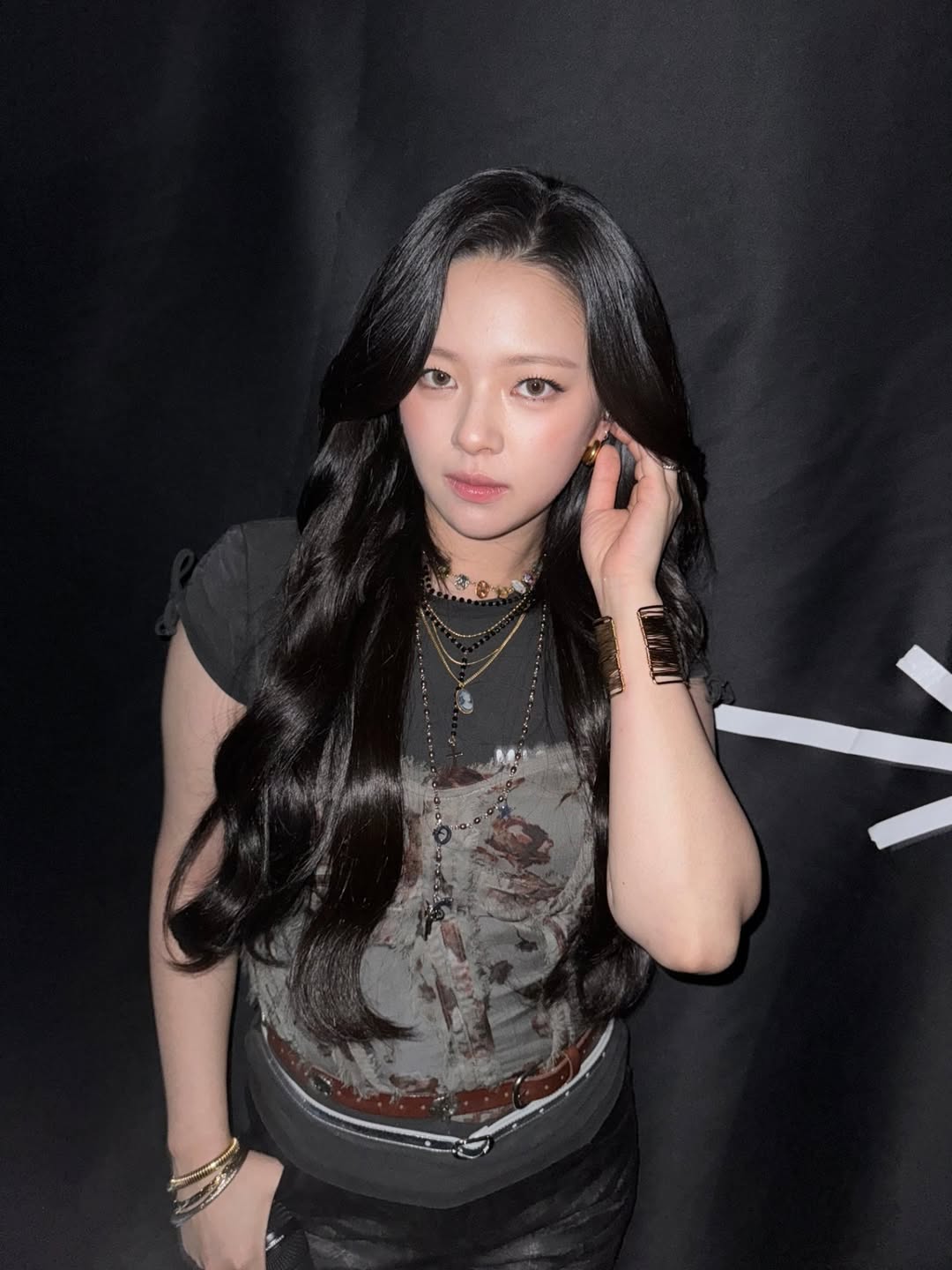 TWICE Jeongyeon airport look