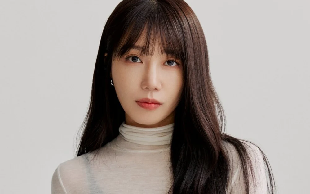 Apink's Jung Eun Ji announces solo comeback with fifth mini-album Summer, I