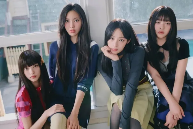 Designer Park Si Young Criticizes NewJeans' Four-Member Anniversary Special Film