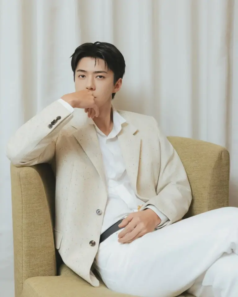EXO's Sehun shares Dior suit photos on Instagram ahead of Bangkok event
