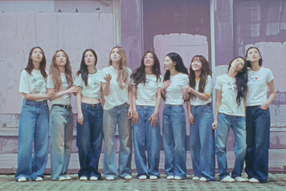I.O.I wins first place with "Suddenly" on Inkigayo