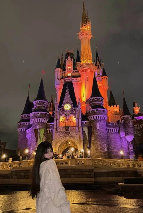 IVE's Jang Wonyoung Shares Candid Disneyland Moments and Playful Castle Quip