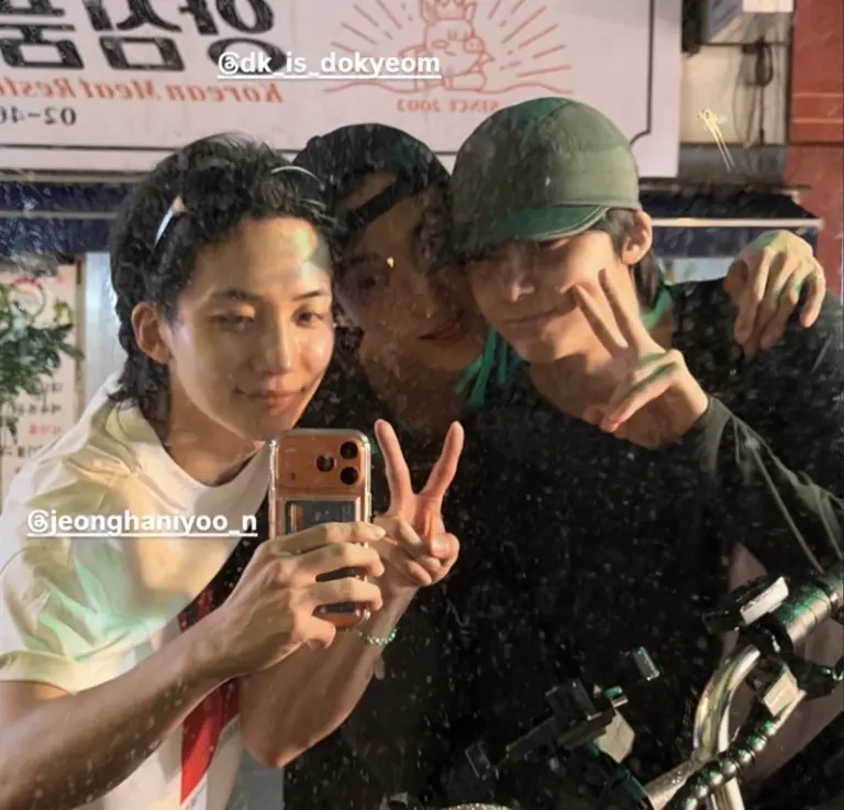 MONSTA X's Hyungwon shares mirror selfie with SEVENTEEN's Jeonghan and Dokyeom