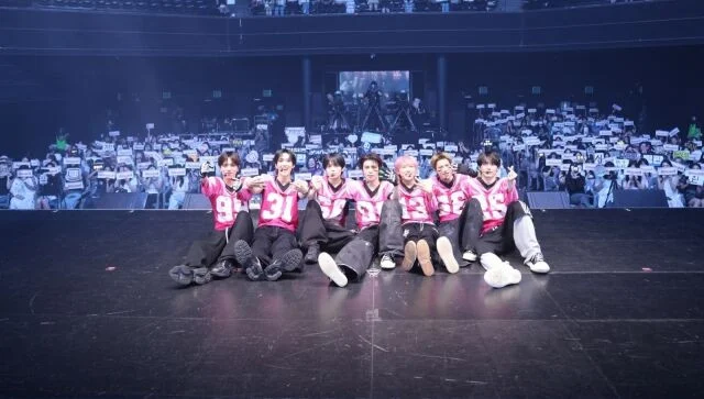 NouerA performing onstage at Yes24 Live Hall, energetic choreography