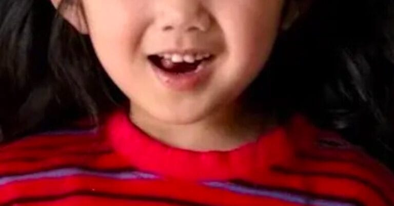 Oh Jonghyuk and Yoo Hoseok of Click-B Introduce Their Lookalike Daughters