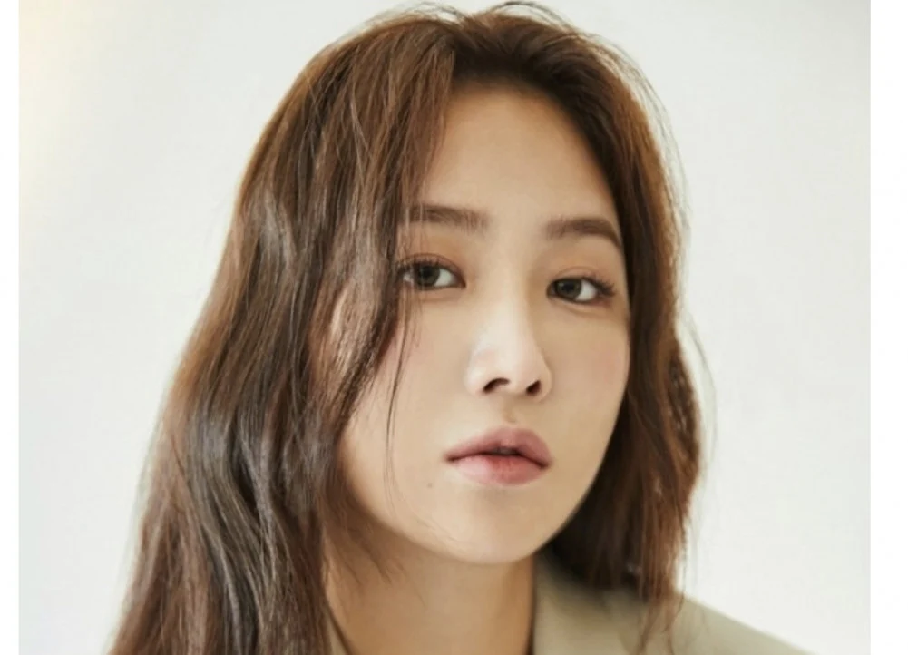 SISTAR Soyou mourns father's death; funeral to be held privately