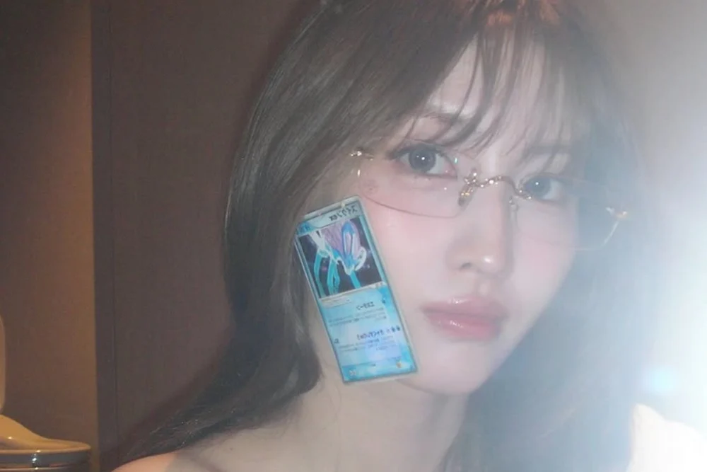TWICE's Momo reveals rare 2003 Suicune ex Pokémon card worth 3 million won