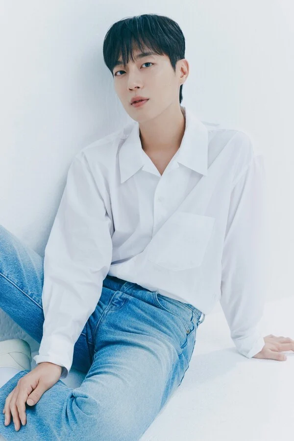 Yoon Doojoon to host Wavve's global K-pop fandom survival show 'Fandom Stage'