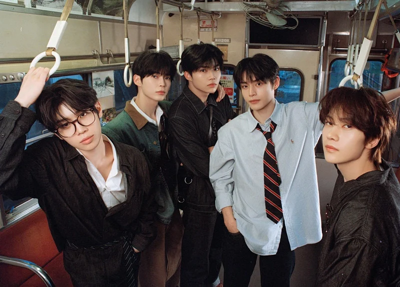 ZEROBASEONE promotional photo for Japanese EP 回帰LOVE