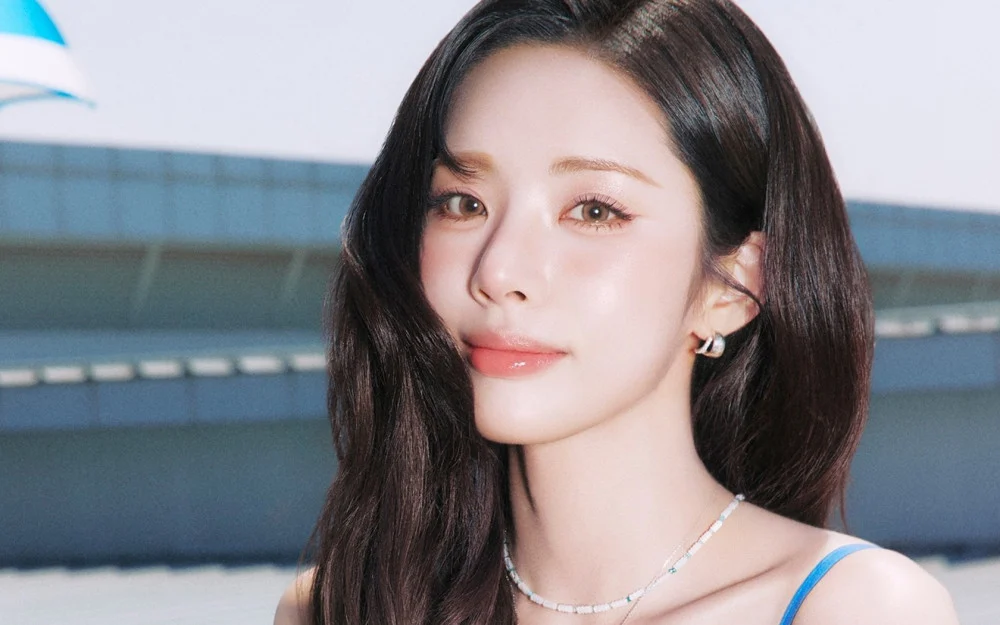Park Ji Won posing in promotional outfit for musical debut