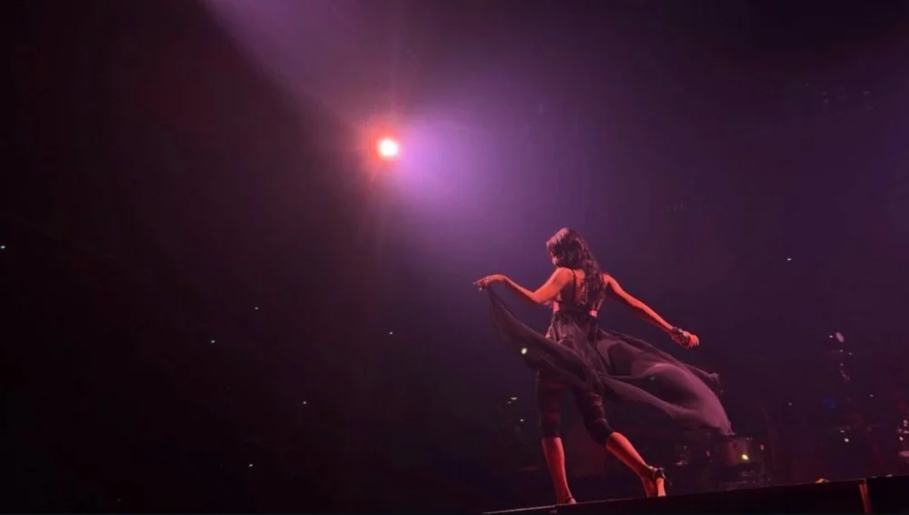 Crowd and stage energy at Jennie’s Boston show with colorful lighting