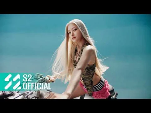 KISS OF LIFE members performing choreography in bold summer styling