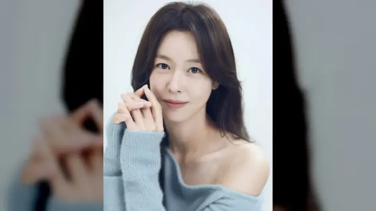 Kyung Soo-jin rehearsing on stage as Monica in costume
