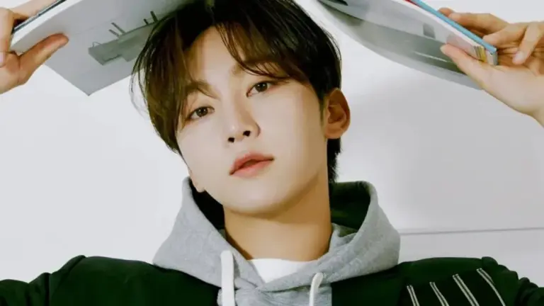 Seungkwan speaking on a fan communication livestream addressing rumors